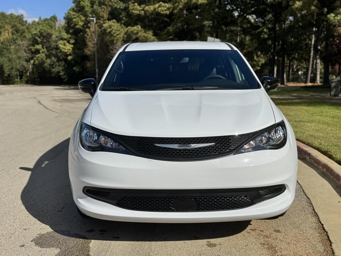 2025 white CHRYSLER VOYAGER (2C4RC1CG15R) - Nunc egestas non eros vel tincidunt. Aliquam sit amet mauris eget diam pulvinar mollis. Proin iaculis elementum orci commodo convallis. Ut pulvinar dolor et lobortis scelerisque. - Photo#1